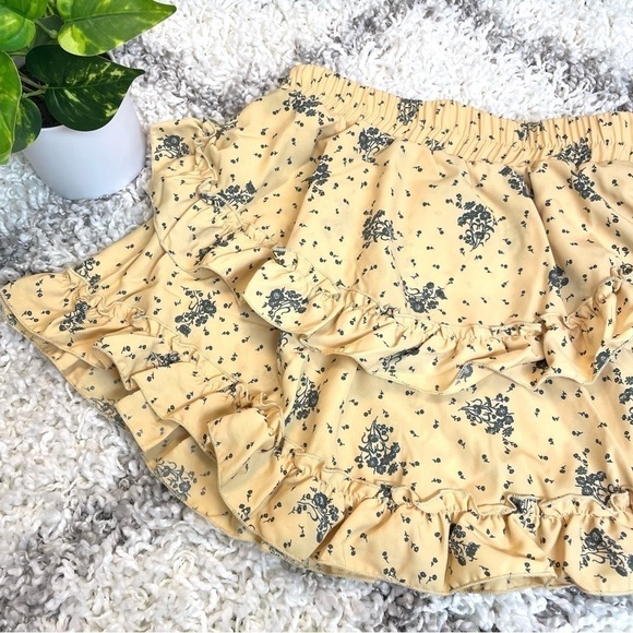 Whiteroom + Cactus Ivory Floral Skirt Set
Yellow Floral Ruffle Set - Picture 7 of 10